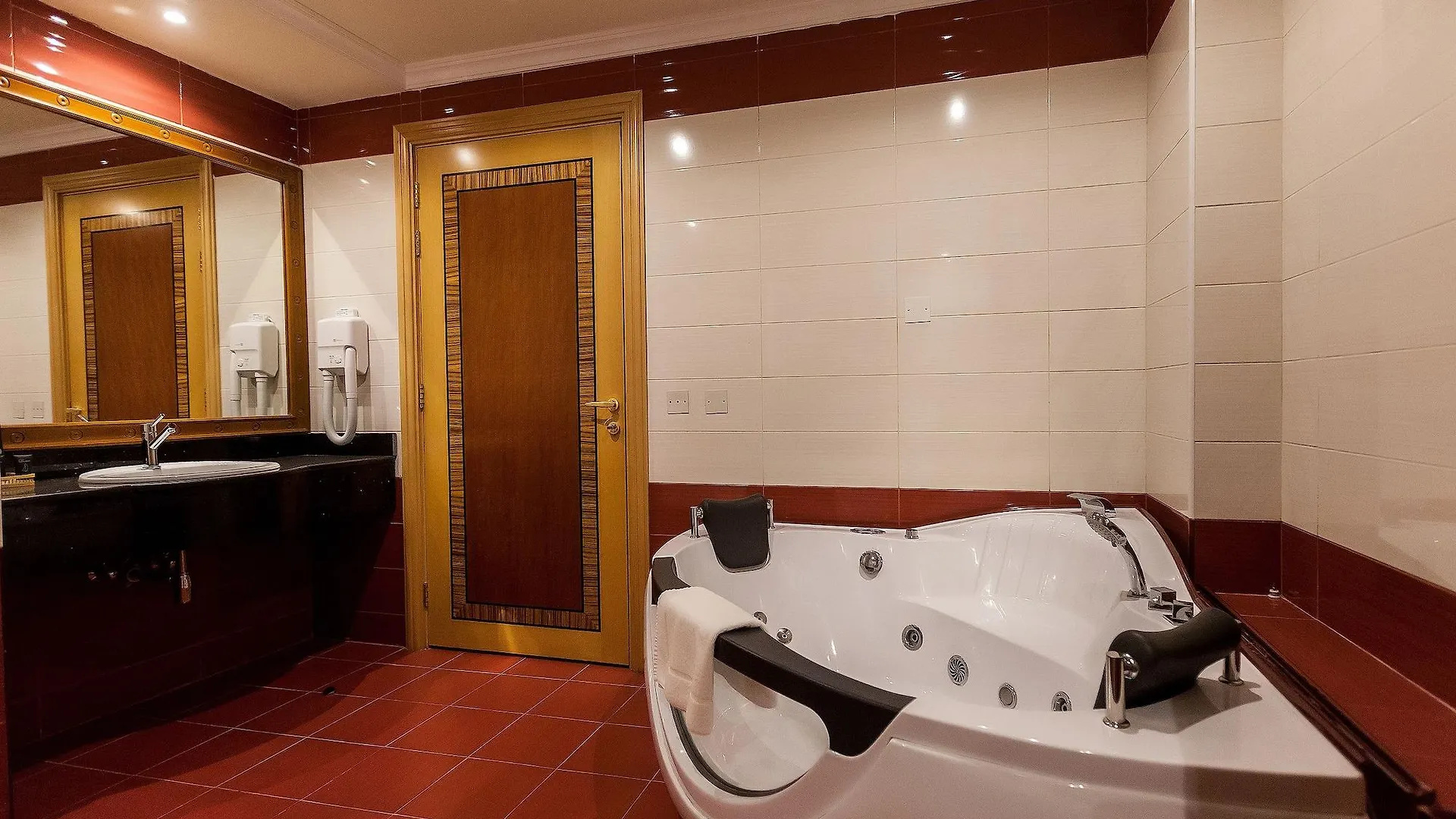 ****  Red Castle Hotel Sharjah Emiratos Árabes Unidos