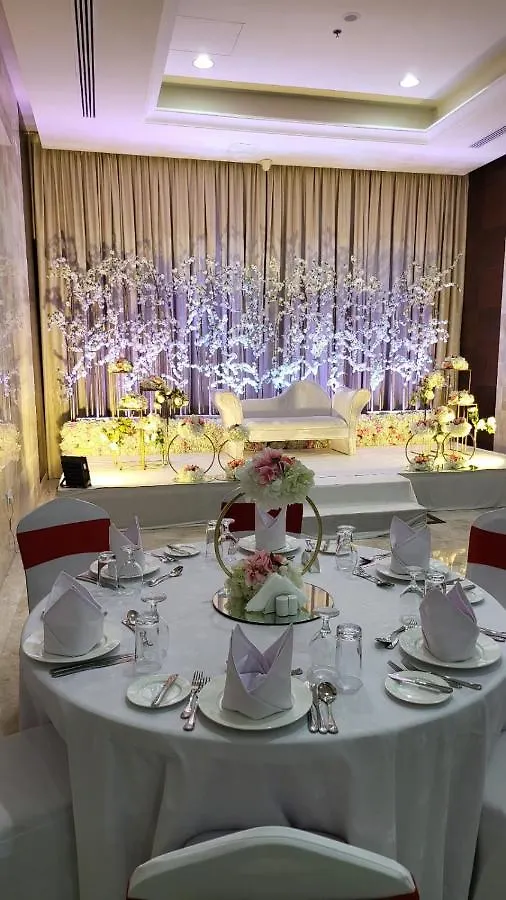 Red Castle Hotel Sharjah 4*,